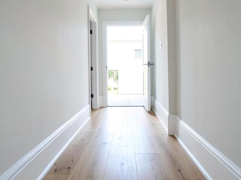 Clean hallway with skirting boards in an empty home
